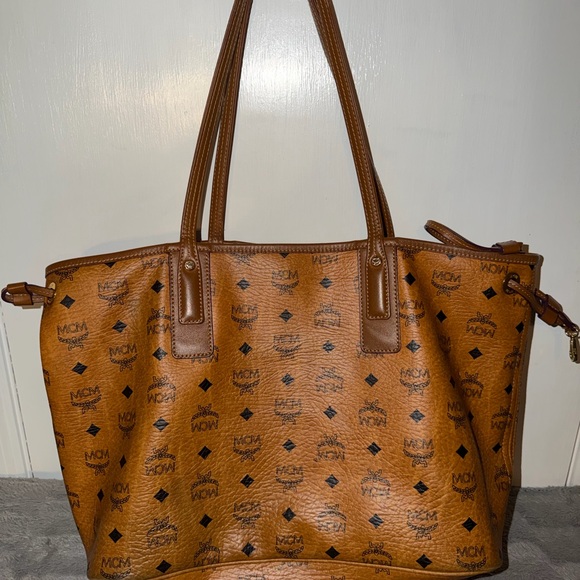 MCM Liz Reversible Visetos Tote Bag - Picture 8 of 17